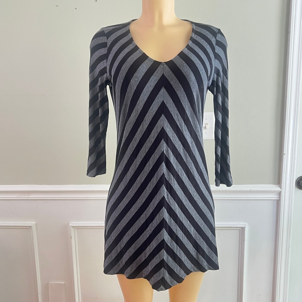 Soma Lounge Wear Dress M Black Gray Chevron‎ Stripe V Neck 3/4 Sleeve Dress